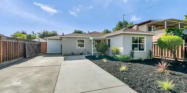 389 Lastreto Avenue