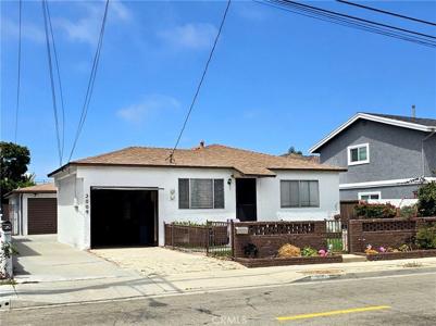 2009 Graham Avenue