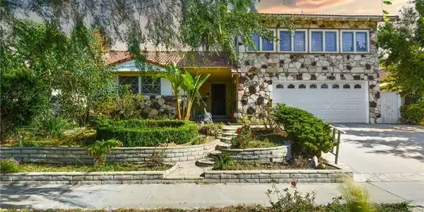 1825 Avenida Feliciano
