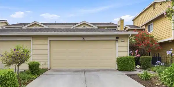 911 Erie Cir