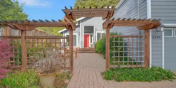 2380 Martinez Ct