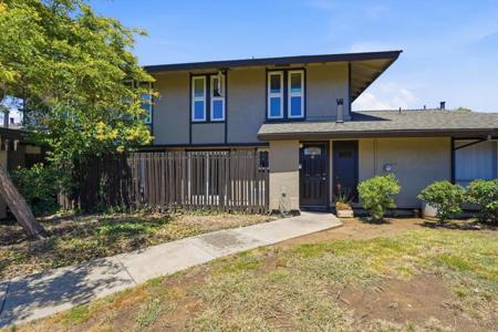 1806 Chinquapin Court