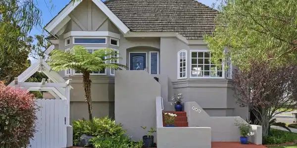 945 Bay Circle