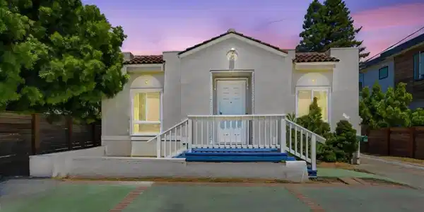 664 N El Camino Real