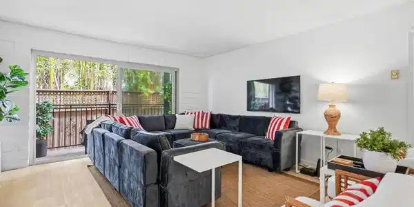 933 D Avenue