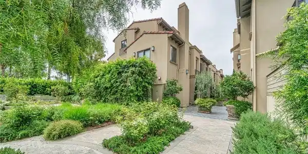 823 S Bundy Drive