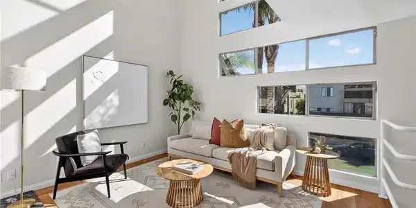 821 Bay St
