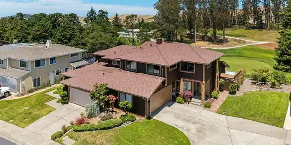 2206 Pinehurst Court