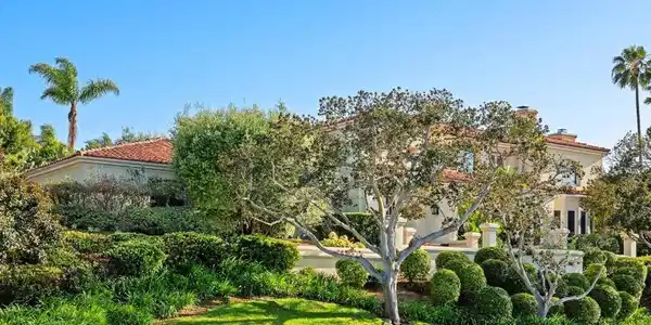 16429 Avenida de los Olivos