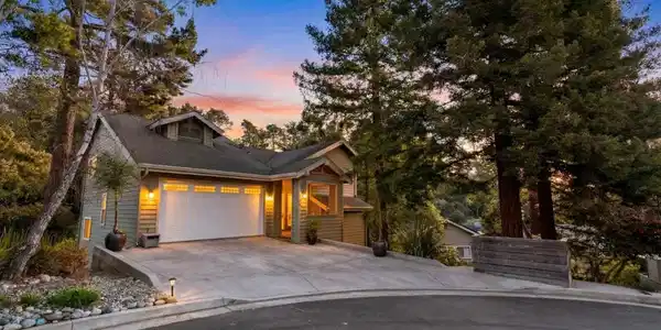 105 Dunsmuir Court