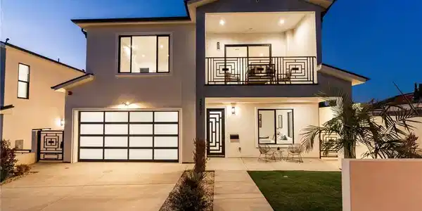2501 Curtis