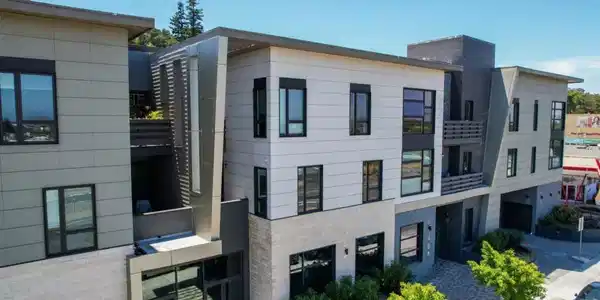 600 El Camino Real