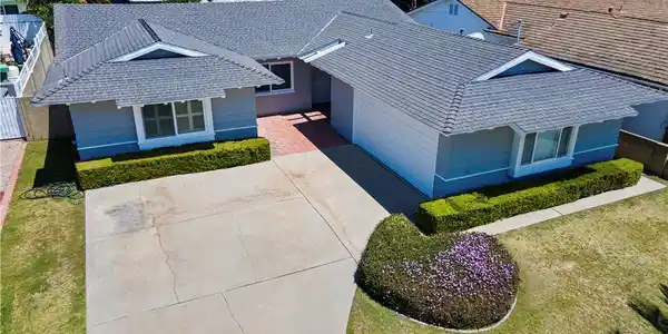 6061 Dundee Drive