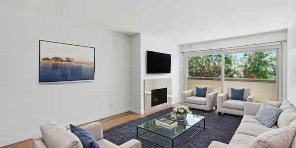 955 Shorepoint Ct
