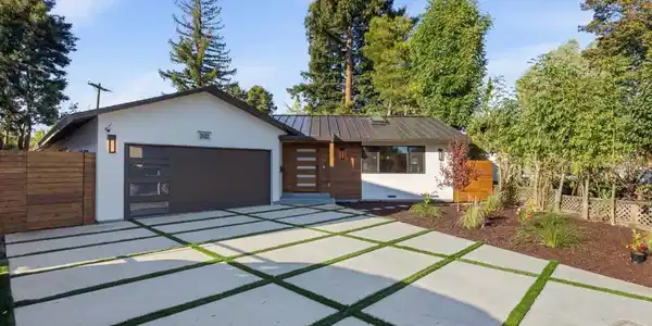 3102 Flowers Lane