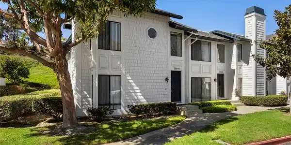 25641 Paseo La Cresta