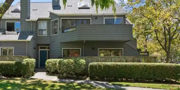 913 Shoreline Drive