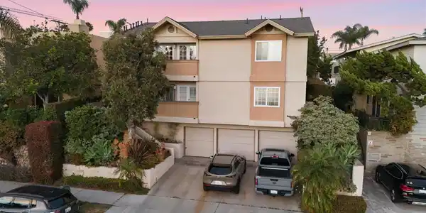 3745 Villa Terrace
