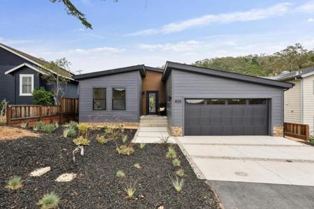 825 Edison