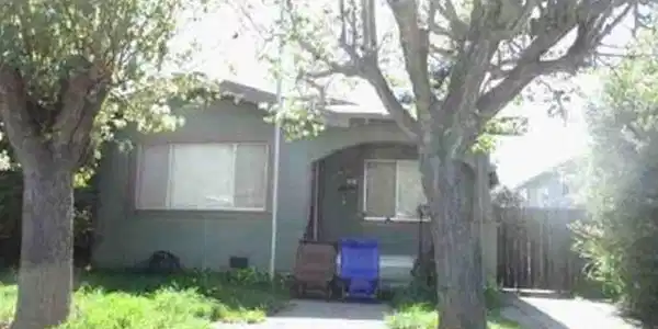 715 Mariposa Avenue