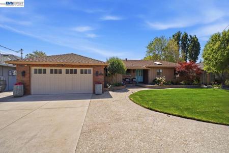 4858 Sterling Dr