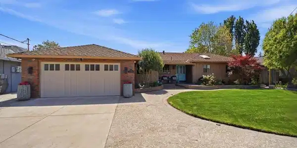 4858 Sterling Dr