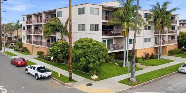 3609 E 2nd