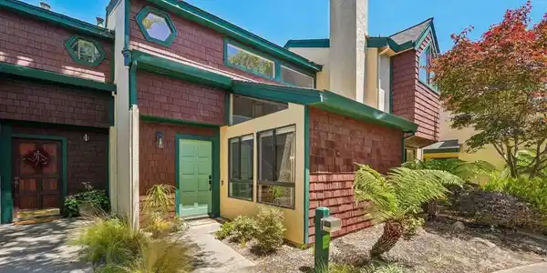 505 Lagunaria Ln
