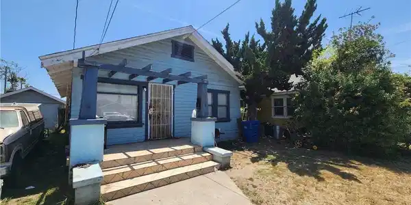 2030 E 15th
