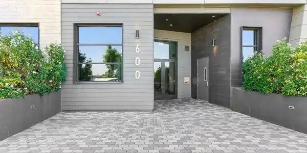600 El Camino Real