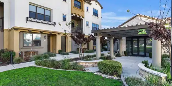 775 Santa Cecilia