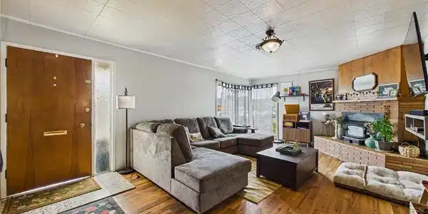 2916 Lowell