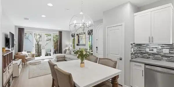 5573 Palm Drive