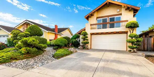 665 Hollyhock Drive