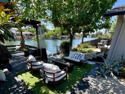 120 120 E Lake Drive