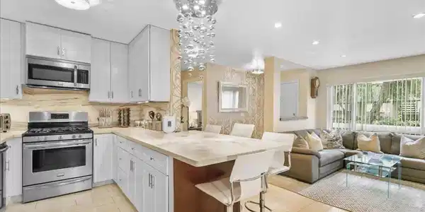 13754 Mango Dr