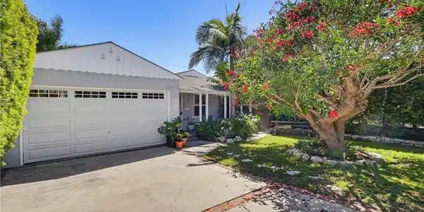 1181 W 25th