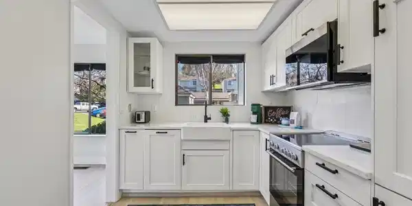 2 Lakeview Ct