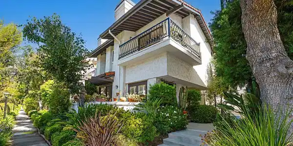 1476 Palisades Drive