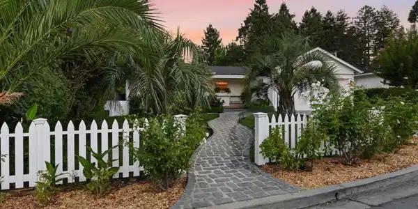 2 Bradley Court