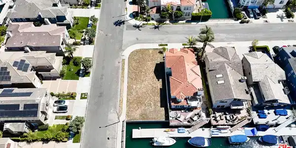 2001 Peninsula Drive