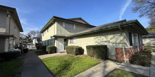 2122 Peppertree Way