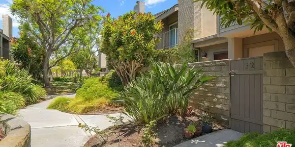 32 Village Pkwy