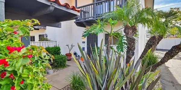 4202 Loma Riviera Ln