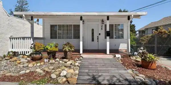 229 Lake Ave