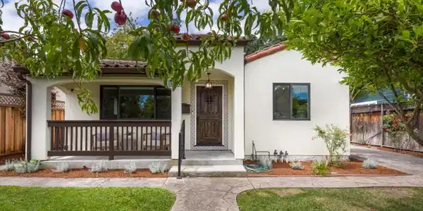 926 Iris Street