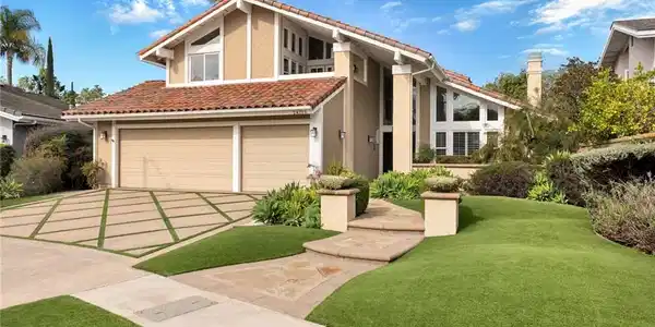 24715 Queens Court