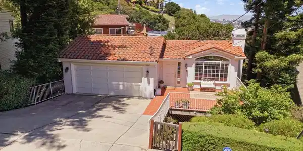1580 Winding Way