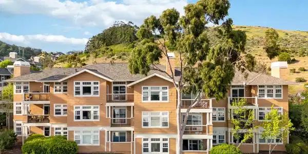 212 Crescent Court