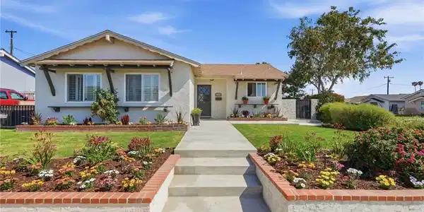 525 E 246th